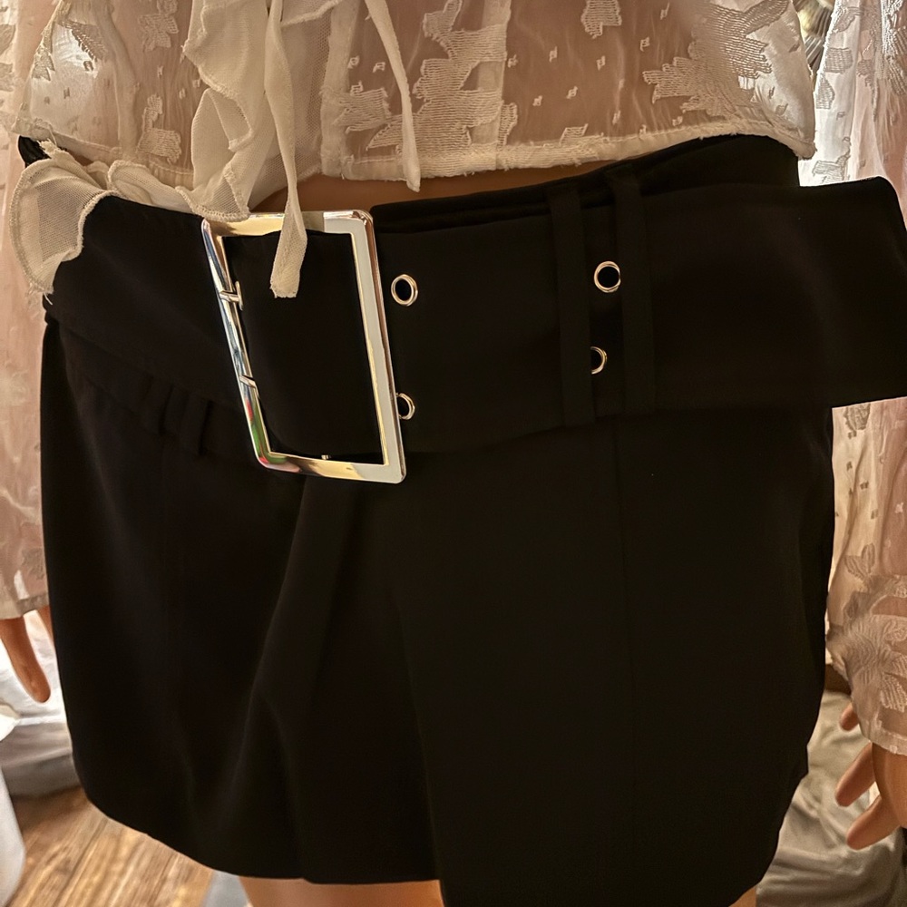 Women’s SHEIN Black Mini Skirt with Silver Buckle Size M6 NWT